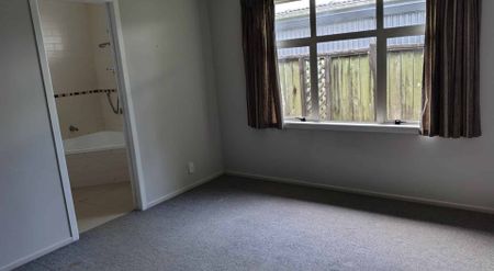 Four Bedrooms/ 2 Bathrooms & Double Garage - Photo 4