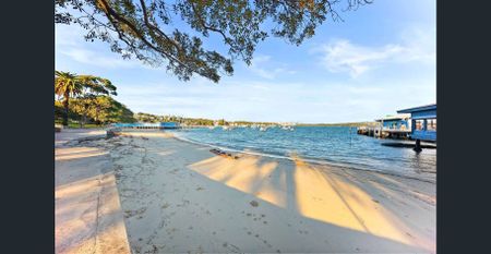 Newly Refurbished 2 Bedroom Apartment - Photo 3