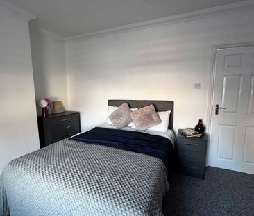 3 Bedroom Houseshare Central Gloucester Room 1 - Photo 3