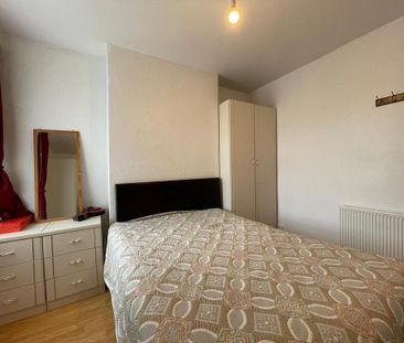 5 bedroom terraced house to rent - Photo 4