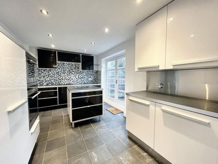 3 bedroom terraced house to rent - Photo 4