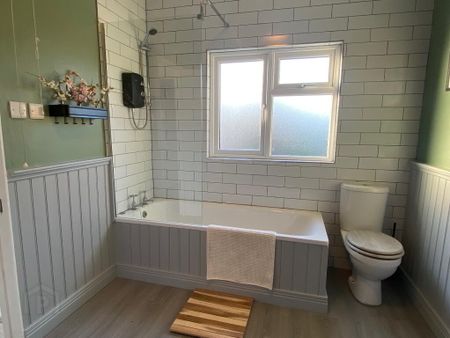 18 Lisburn Avenue, Belfast, BT9 7FX - Photo 5