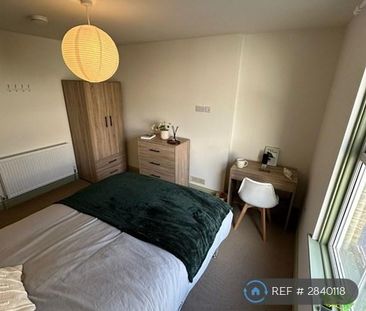 1 bedroom in a house share to rent - Photo 1