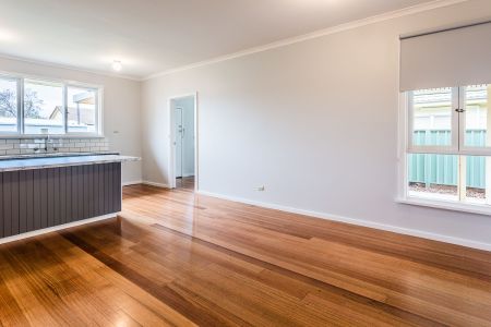 CENTRAL FAMILY HOME - Photo 2