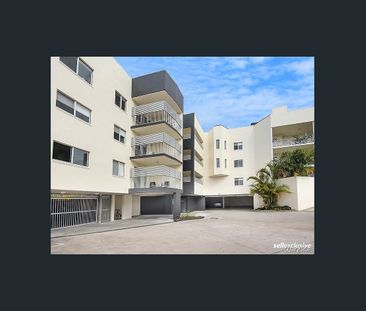 2-Bedroom Unit with Private Courtyard in Prime Location - Photo 5