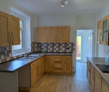 3 bedroom semi-detached house to rent - Photo 5