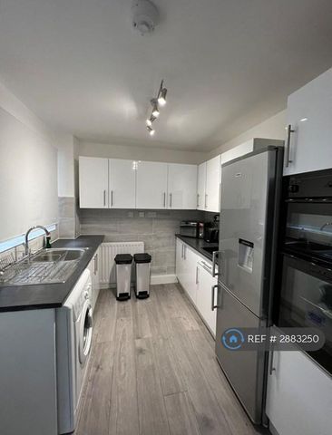 1 bedroom in a house share to rent - Photo 5