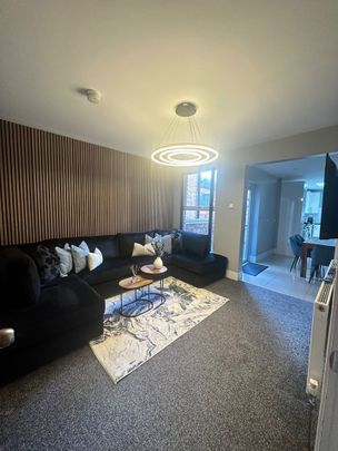 6 Bed End Terrace, Balfour Road, NG7 - Photo 1