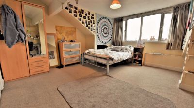 4 bedroom House in Cardigan Lane, Leeds - Photo 4