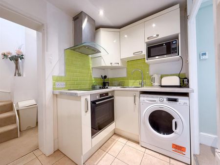 High Street, Prestbury GL52 3AU - Photo 3