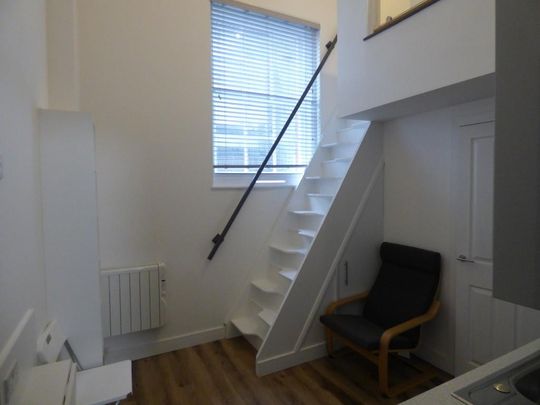 Studio to rent - Photo 1