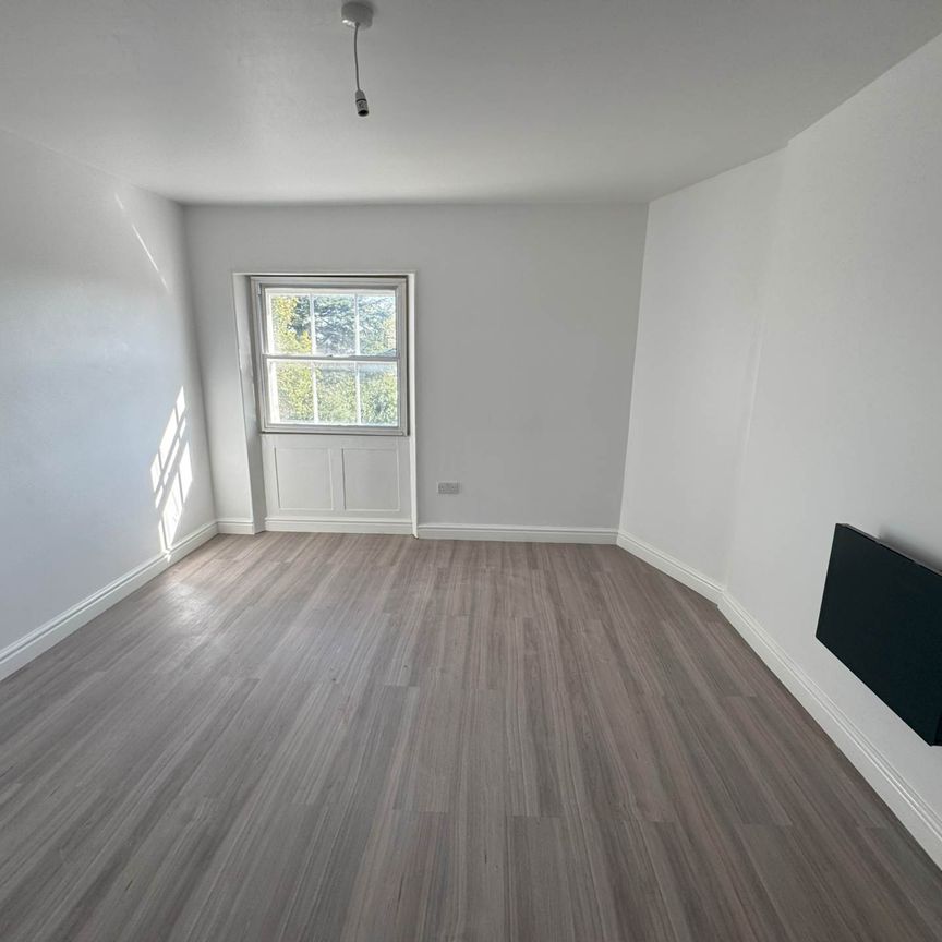 Price £1,350 pcm - Available Now - Unfurnished - Photo 1