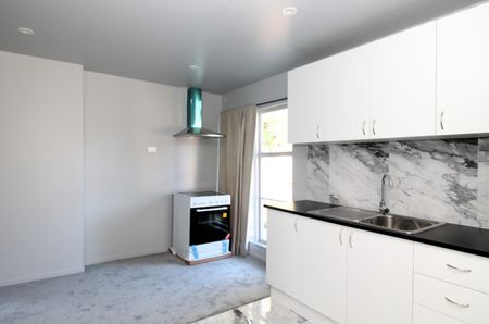 16 Avonleigh Road, Green Bay, Auckland - Photo 2