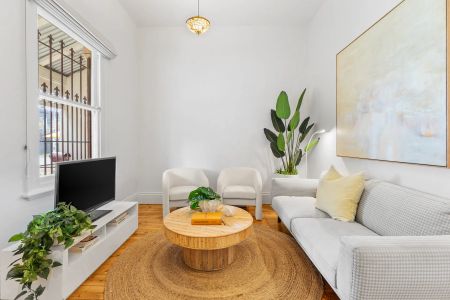 Charming Inner-City Retreat - Photo 2