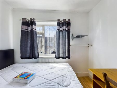 4 bedroom terraced house to rent - Photo 5