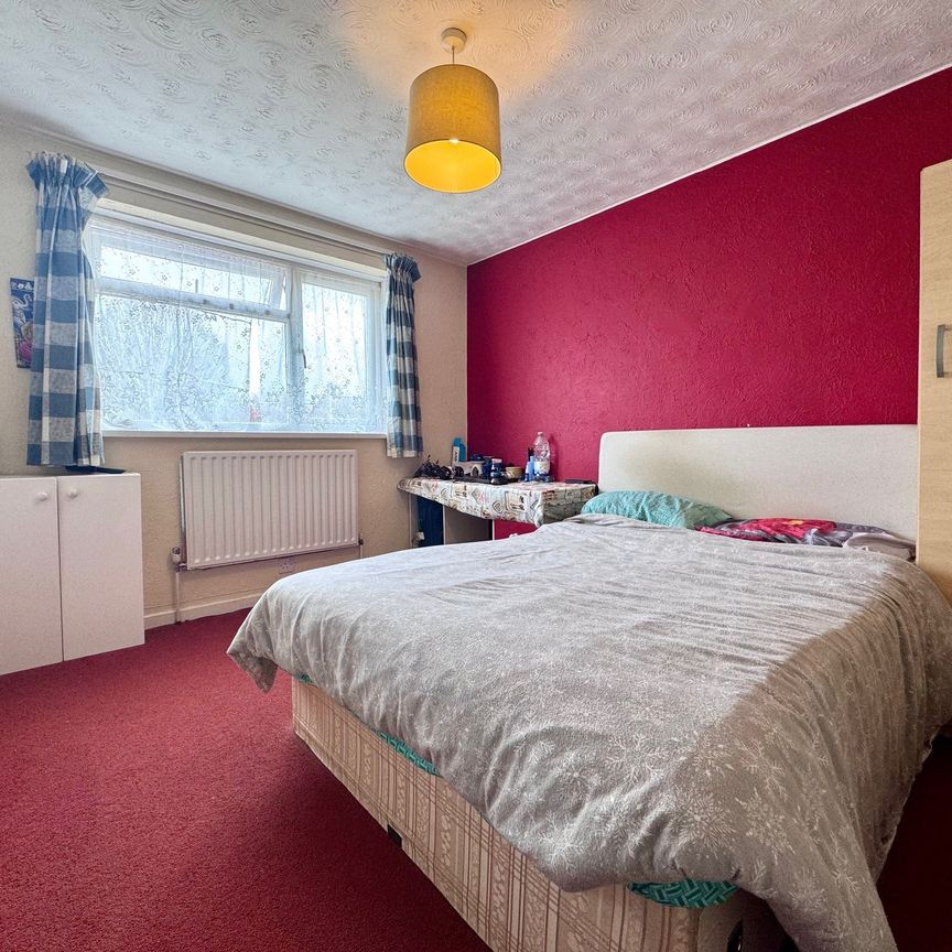 Caswell Close, Farnborough, Hampshire, GU14 - Photo 1