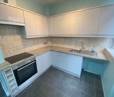 A 2 Bedroom Terraced - Photo 2