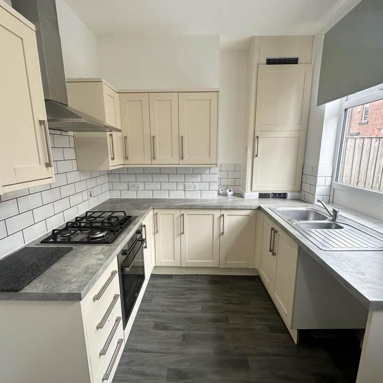 2 bedroom house to rent - Photo 1