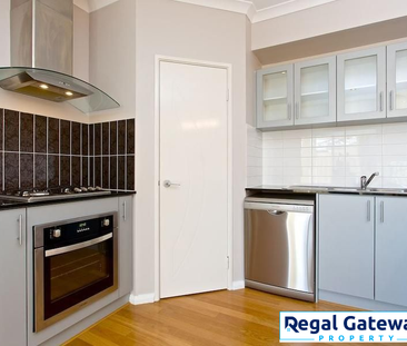 41 Harvest Lakes Boulevard, ATWELL WA 6164 - Photo 4