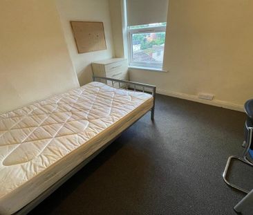 1 bedroom in a house share to rent - Photo 4