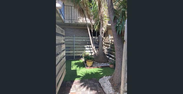 Spacious 2 Bedroom Unit on Eastern Edge of CBD - Photo 1