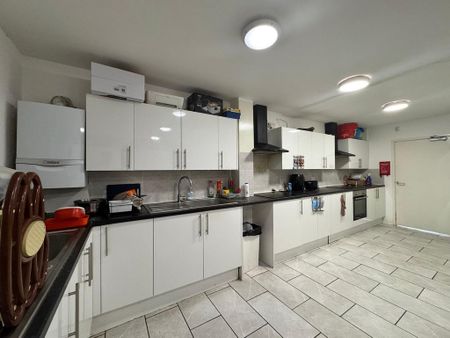 1 bedroom in a house share to rent - Photo 4