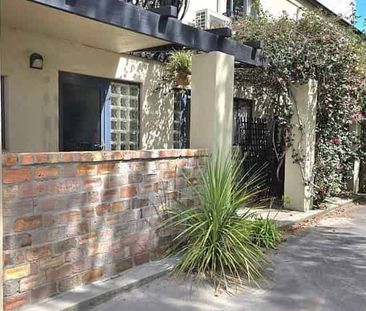 Modern, furnished, CBD, Apartment - Photo 3