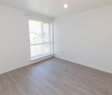 3 Bedroom House - Terraced - Photo 5