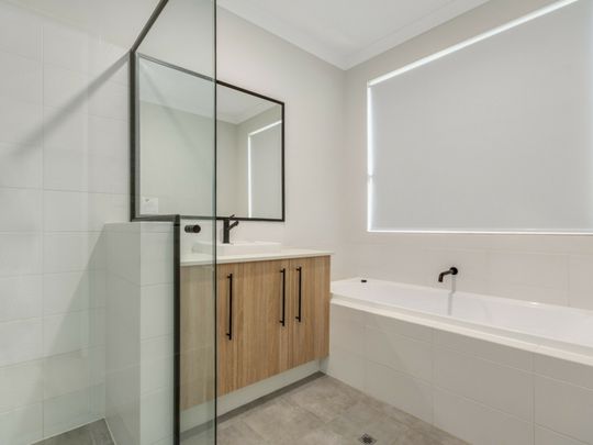 Modern easy care home- must view! - Photo 1