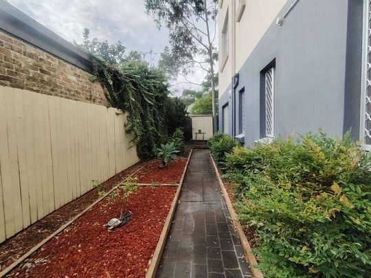 Ground Floor 1 Bedroom Garden Apartment - Photo 1