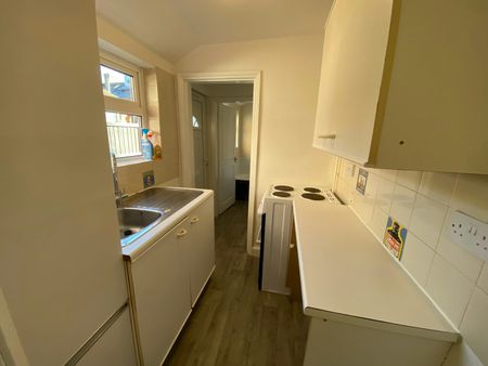 Flat to rent on - Photo 3