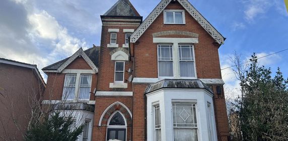 1 bedroom in a house share to rent - Photo 2