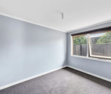 Comfortable Family Home in a Convenient Rockbank Location - Photo 5