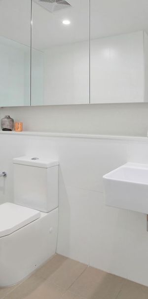 Modern 2 Bedroom + Study! - Photo 1