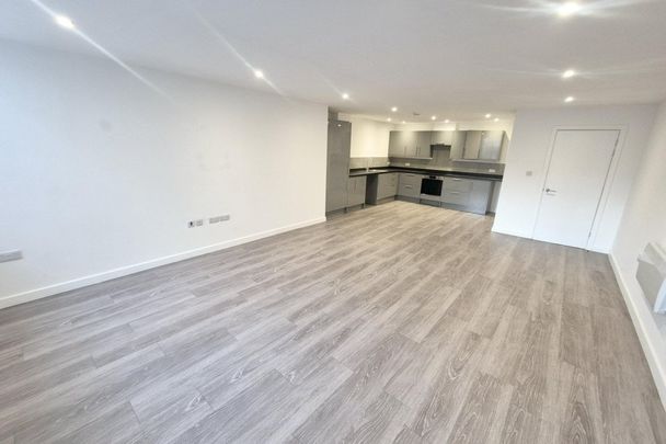 Middle Street - Photo 1