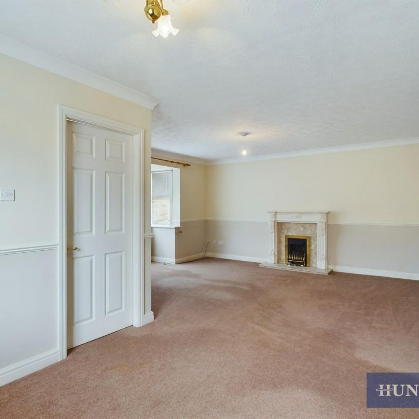 3 bedroom Bungalow To Let - Photo 1