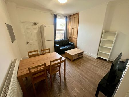 Room in a Shared House, City Road, NG7 - Photo 3