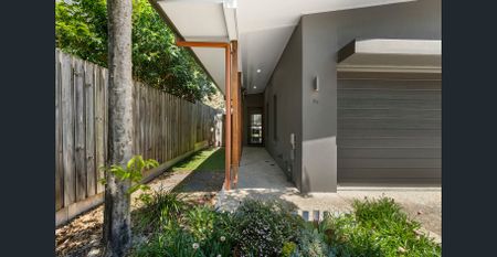 Stylish Townhouse with Exceptional Outdoor Living - Photo 5