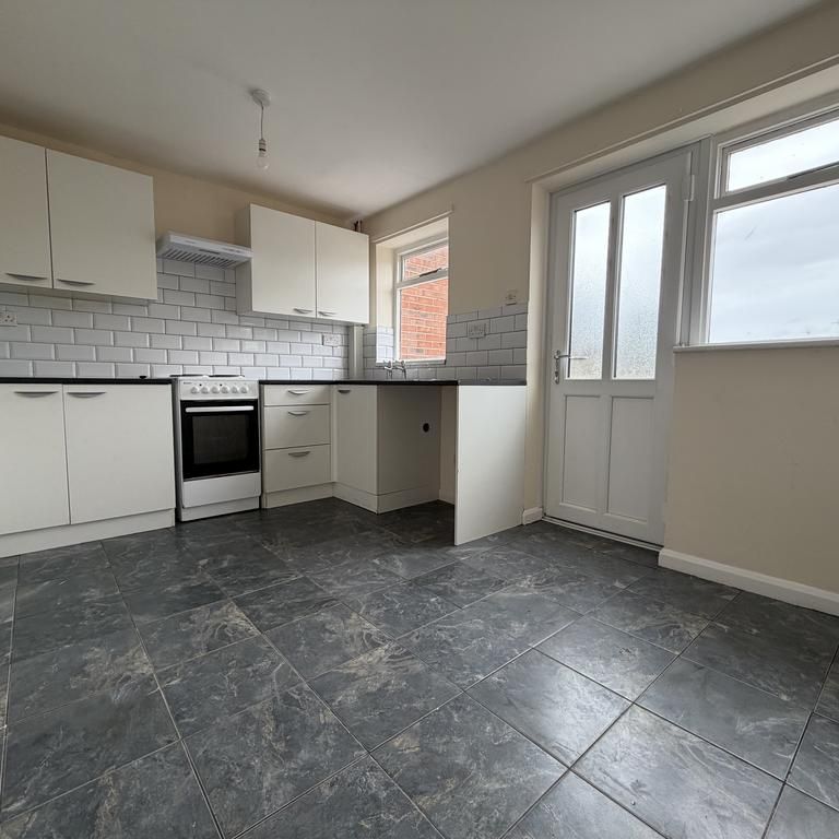 2 bedroom property to rent - Photo 1