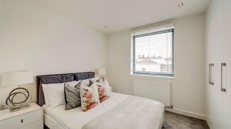 £925 per week (£4,008.33 per month) - Photo 5