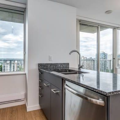 Modern 2 Bedroom Plus Den in Vancouver Center - Photo 1