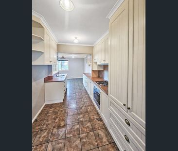 70 Haywood St, Morwell, Vic 3840 - Photo 3