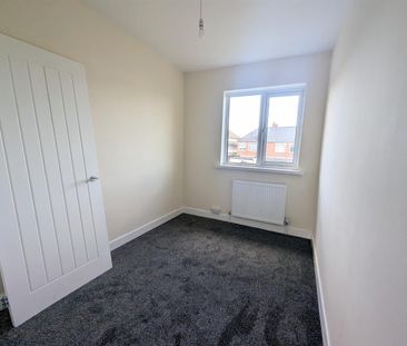 3 Beds - Terraced House - - Photo 3