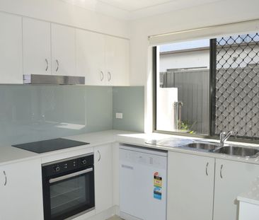 Modern, sleek & spacious - Photo 1