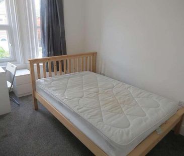 Bedroom Detached House In Winton, BH9 - Photo 4