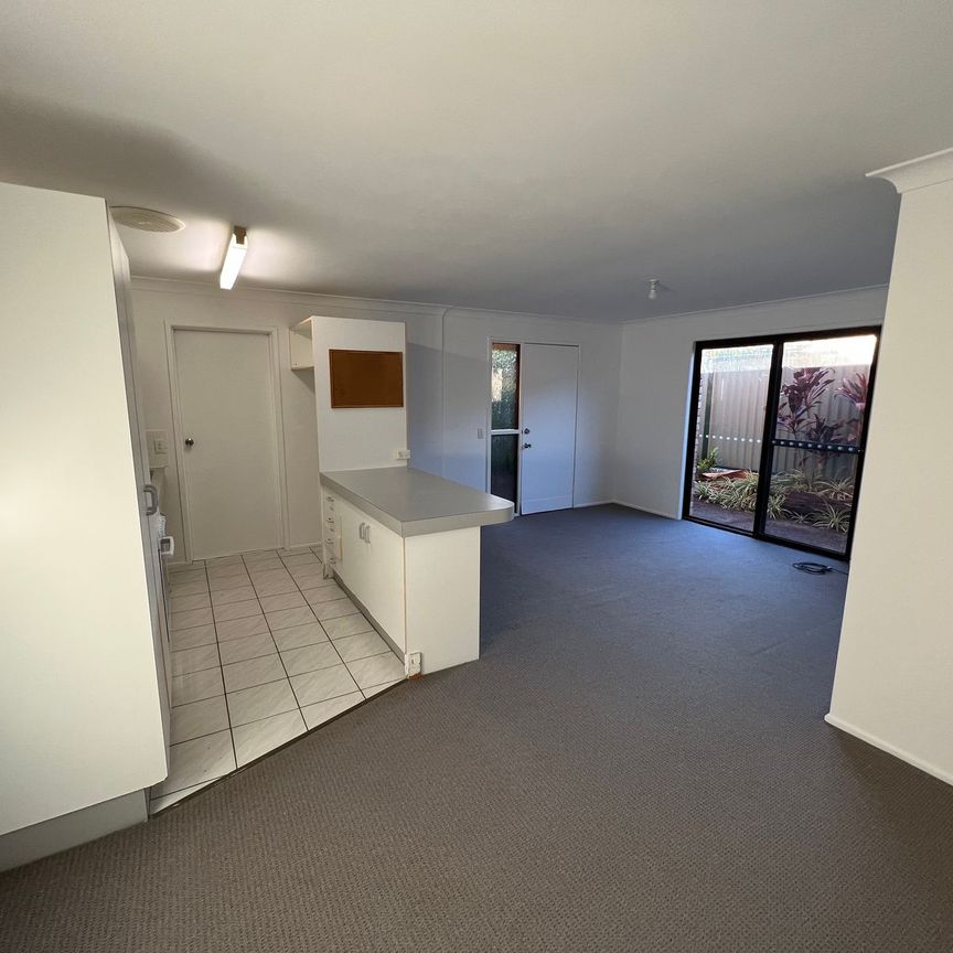 Two Bedroom Duplex Unit - Perfect Location - Photo 1