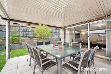 Lovely 3 Bedroom Home in Minto - Photo 2