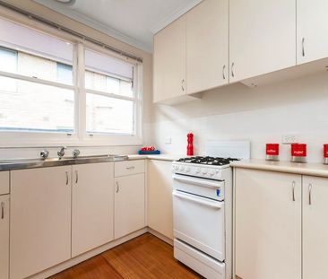 Location, Location! - Photo 3