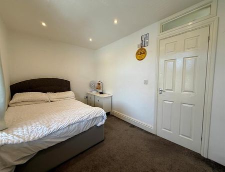 1 Bedroom Terraced To Let - Photo 2