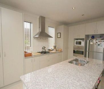 Private 4 Bedroom House - Photo 5